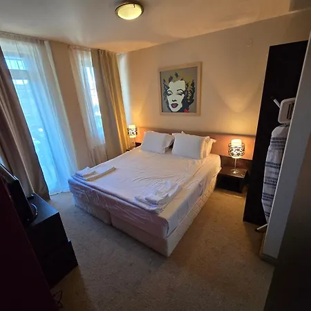 Next To The Lift 아파트